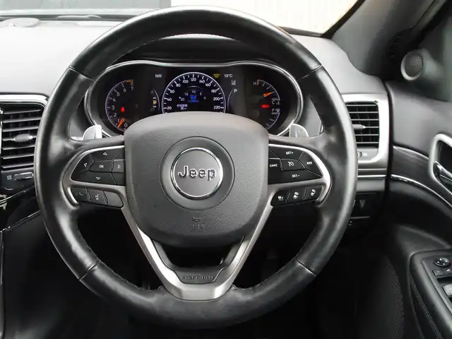 クライスラー・ジープ ジープ グランドチェロキー LTD 埼玉県 2020(令2)年 4.5万km ダイヤモンドブラッククリスタル ワンオーナー/ブラックレザーシート/アダプティブクルーズコントロール/CarPlay/パークセンサー/ブラインドスポットモニター/フロント/バックカメラ/純正ナビ/ドラレコ/ETC/Bluetooth/フルセグTV/全席シートヒーター/ベンチレーション/ステアリングヒーター/シートポジションメモリー機能