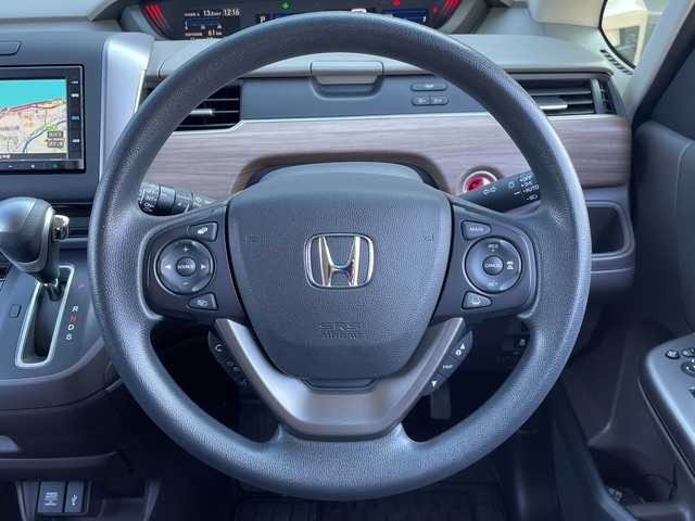 ホンダ フリード G 神奈川県 2022(令4)年 2万km プラチナホワイトパール 純正SDナビ/Bluetooth・CD・SD・USB/両側パワースライドドア/ホンダセンシング/クルーズコントロール/前側ドライブレコーダー/バックカメラ/シートヒーター/ETC/スマートキー/LEDヘッドライト/オートライト/レーンキープアシスト/横滑り防止装置/衝突被害軽減システム/保証書