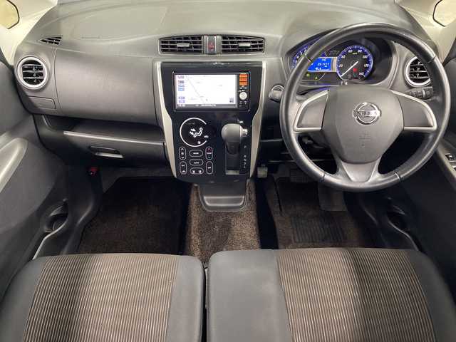 日産 デイズ ハイウェイスター Vセレ +Safty 神奈川県 2014(平26)年 5.2万km ホワイトパール アイドリングストップ/純正ナビ/スマートキー/純正14インチアルミホイル/衝突被害軽減システム/盗難防止システム/アイドリングストップ/フォグランプ/ウィンカーミラー/電格格納ミラー/プッシュスタート/フロアマット/スペアキー