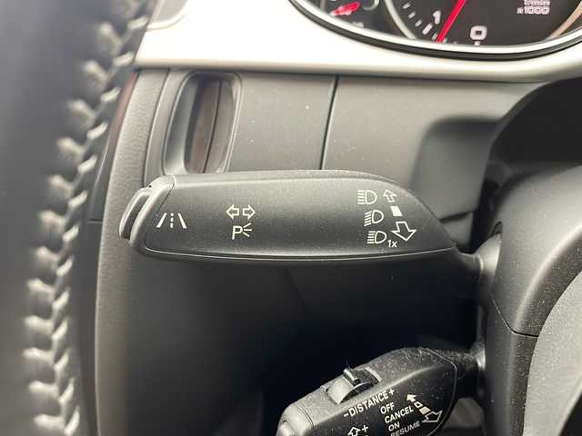 アウディ Ａ４ アバント 2．0 TFSI 岐阜県 2016(平28)年 3.9万km グレイシアホワイトメタリック Audi muitimedia純正ナビ/・CD/DVD/AM/FM/Bluetooth/革巻きステアリング(Sline専用デザイン)/・ステアリングスイッチ/・パドルシフト/ハーフレザーシート/・シートヒーター(D/N)/・パワーシート(D/N)/・Sline専用デザインシート/レーダークルーズコントロール/アイドリングストップ/ブラインドスポットビュー/シガーライター/パワーバックドア/全席読書灯/音声操作コマンド/バニティランプ/プッシュスタート/スマートキー/ビルトインETC