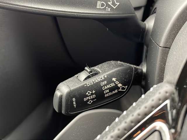 アウディ Ａ４ アバント 2．0 TFSI 岐阜県 2016(平28)年 3.9万km グレイシアホワイトメタリック Audi muitimedia純正ナビ/・CD/DVD/AM/FM/Bluetooth/革巻きステアリング(Sline専用デザイン)/・ステアリングスイッチ/・パドルシフト/ハーフレザーシート/・シートヒーター(D/N)/・パワーシート(D/N)/・Sline専用デザインシート/レーダークルーズコントロール/アイドリングストップ/ブラインドスポットビュー/シガーライター/パワーバックドア/全席読書灯/音声操作コマンド/バニティランプ/プッシュスタート/スマートキー/ビルトインETC