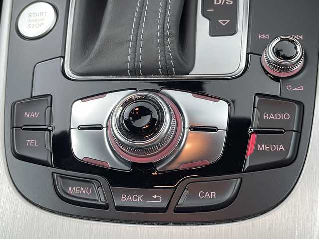 アウディ Ａ４ アバント 2．0 TFSI 岐阜県 2016(平28)年 3.9万km グレイシアホワイトメタリック Audi muitimedia純正ナビ/・CD/DVD/AM/FM/Bluetooth/革巻きステアリング(Sline専用デザイン)/・ステアリングスイッチ/・パドルシフト/ハーフレザーシート/・シートヒーター(D/N)/・パワーシート(D/N)/・Sline専用デザインシート/レーダークルーズコントロール/アイドリングストップ/ブラインドスポットビュー/シガーライター/パワーバックドア/全席読書灯/音声操作コマンド/バニティランプ/プッシュスタート/スマートキー/ビルトインETC