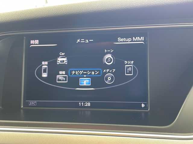 アウディ Ａ４ アバント 2．0 TFSI 岐阜県 2016(平28)年 3.9万km グレイシアホワイトメタリック Audi muitimedia純正ナビ/・CD/DVD/AM/FM/Bluetooth/革巻きステアリング(Sline専用デザイン)/・ステアリングスイッチ/・パドルシフト/ハーフレザーシート/・シートヒーター(D/N)/・パワーシート(D/N)/・Sline専用デザインシート/レーダークルーズコントロール/アイドリングストップ/ブラインドスポットビュー/シガーライター/パワーバックドア/全席読書灯/音声操作コマンド/バニティランプ/プッシュスタート/スマートキー/ビルトインETC