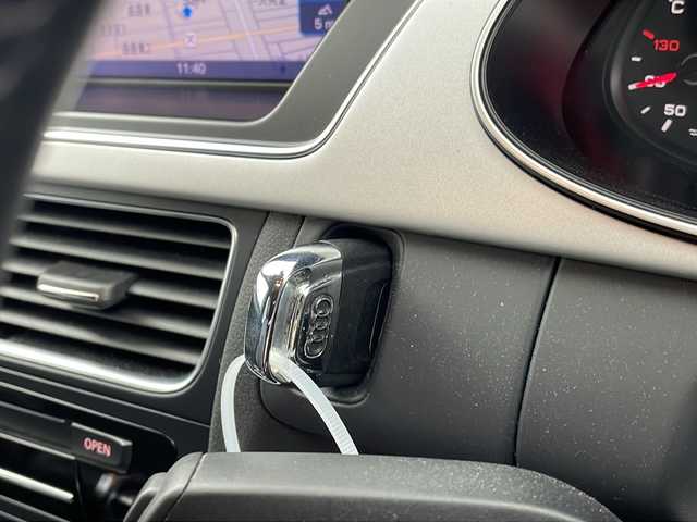 アウディ Ａ４ アバント 2．0 TFSI 岐阜県 2016(平28)年 3.9万km グレイシアホワイトメタリック Audi muitimedia純正ナビ/・CD/DVD/AM/FM/Bluetooth/革巻きステアリング(Sline専用デザイン)/・ステアリングスイッチ/・パドルシフト/ハーフレザーシート/・シートヒーター(D/N)/・パワーシート(D/N)/・Sline専用デザインシート/レーダークルーズコントロール/アイドリングストップ/ブラインドスポットビュー/シガーライター/パワーバックドア/全席読書灯/音声操作コマンド/バニティランプ/プッシュスタート/スマートキー/ビルトインETC