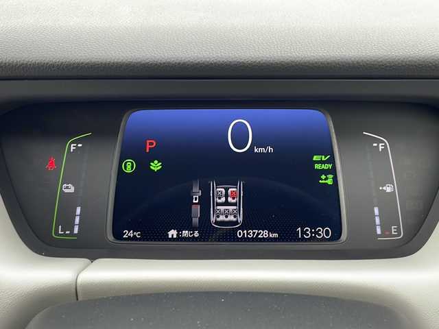 ホンダ フィット e:HEVホーム 道北・旭川 2023(令5)年 1.4万km プラチナホワイトパール ・純正ナビ/BT/DTV/DVD/CD/USB/・寒冷地仕様/・４WD/・前席シートヒーター/・バックカメラ/・社外前後ドライブレコーダー/・ステアリングリモコン/・電動パーキングブレーキ/・オートブレーキホールド/・ホンダセンシング/衝突軽減ブレーキ/踏み間違い衝突軽減システム/急アクセル抑制機能/路外逸脱抑制機能/歩行者事故低減ステアリング/先行車発進お知らせ機能/標識認識機能/レーダークルーズコントロール/・電動格納ミラー/・純正ゴムフロアマット/・純正カーペット/・ミラーヒーター/・ワイパーデアイサー/・保証書/・取説/・ナビ説/・スペアキー