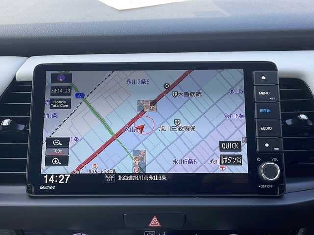 ホンダ フィット e:HEVホーム 道北・旭川 2023(令5)年 1.4万km プラチナホワイトパール ・純正ナビ/BT/DTV/DVD/CD/USB/・寒冷地仕様/・４WD/・前席シートヒーター/・バックカメラ/・社外前後ドライブレコーダー/・ステアリングリモコン/・電動パーキングブレーキ/・オートブレーキホールド/・ホンダセンシング/衝突軽減ブレーキ/踏み間違い衝突軽減システム/急アクセル抑制機能/路外逸脱抑制機能/歩行者事故低減ステアリング/先行車発進お知らせ機能/標識認識機能/レーダークルーズコントロール/・電動格納ミラー/・純正ゴムフロアマット/・純正カーペット/・ミラーヒーター/・ワイパーデアイサー/・保証書/・取説/・ナビ説/・スペアキー