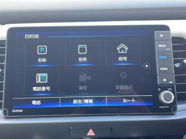 ホンダ フィット e:HEVホーム 道北・旭川 2023(令5)年 1.4万km プラチナホワイトパール ・純正ナビ/BT/DTV/DVD/CD/USB/・寒冷地仕様/・４WD/・前席シートヒーター/・バックカメラ/・社外前後ドライブレコーダー/・ステアリングリモコン/・電動パーキングブレーキ/・オートブレーキホールド/・ホンダセンシング/衝突軽減ブレーキ/踏み間違い衝突軽減システム/急アクセル抑制機能/路外逸脱抑制機能/歩行者事故低減ステアリング/先行車発進お知らせ機能/標識認識機能/レーダークルーズコントロール/・電動格納ミラー/・純正ゴムフロアマット/・純正カーペット/・ミラーヒーター/・ワイパーデアイサー/・保証書/・取説/・ナビ説/・スペアキー