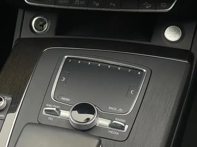 アウディ Ｑ５ 40TDIクワトロスポーツエアサ 山梨県 2020(令2)年 4.4万km 白 茶革シート/Bang & Olufsen /ラグジュアリーパッケージ/マトリクスLEDヘッドライト/バーチャルコックピット/純正メモリナビ/フルセグTV/全周囲カメラ/アンビエントライト/ACC/LKA/BSM/衝突軽減ブレーキ/純正18インチAW/全席シートヒーター/シーケンシャルウィンカー/ETC2.0/ドラレコ