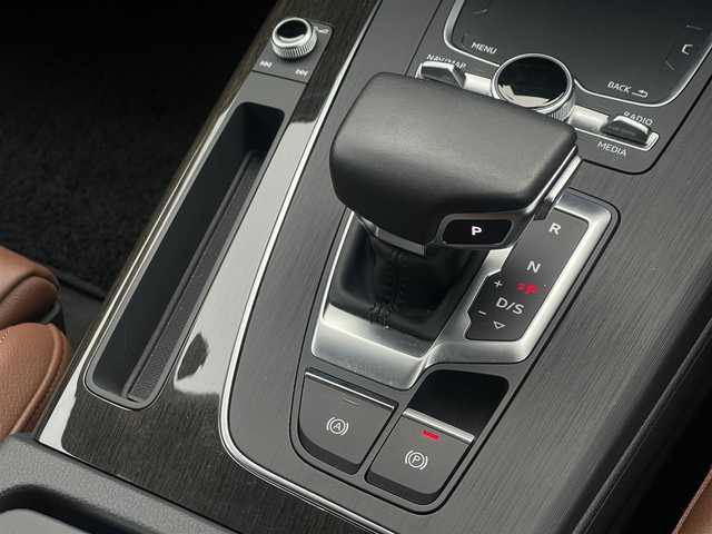 アウディ Ｑ５ 40TDIクワトロスポーツエアサ 山梨県 2020(令2)年 4.4万km 白 茶革シート/Bang & Olufsen /ラグジュアリーパッケージ/マトリクスLEDヘッドライト/バーチャルコックピット/純正メモリナビ/フルセグTV/全周囲カメラ/アンビエントライト/ACC/LKA/BSM/衝突軽減ブレーキ/純正18インチAW/全席シートヒーター/シーケンシャルウィンカー/ETC2.0/ドラレコ
