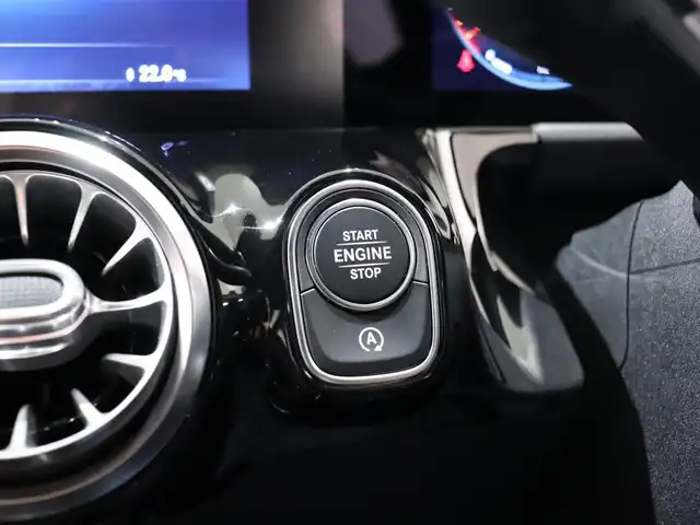 メルセデス・ベンツ ＧＬＡ２００ｄ 4マチック 静岡県 2020(令2)年 3.1万km デニムブルー 純正ナビ/フルセグTV/360°カメラ/ドライブレコーダー/ハイビームアシスト/アンビエントライト/ACC/BSM/LKA/衝突軽減ブレーキ/前席シートヒーター/パドルシフト/ワイヤレス充電/前席パワーシート