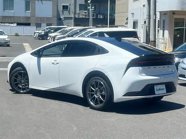 トヨタ プリウス Z 島根県 2024(令6)年 0.1万km プラチナホワイトパールマイカ 純正１２型ワイドナビ　/フルセグＴＶ　/Ｂｌｕｅｔｏｏｔｈ接続　/全方位カメラ　/サンルーフ/レザーシート/ビルトインＥＴＣ2.0/電子パーキングブレーキ　/前後コーナーセンサー　/レーダークルーズコントロール　/衝突軽減ブレーキ　/レーンアシスト/横滑り防止装置/アイドリングストップ/D席パワーシート　/前席シートヒーター/ステアリングヒーター/スマートキー/プッシュスタート/純正LEDヘッドライト/純正フロアマット/社外レーシングホイール【ADVAN Racing】