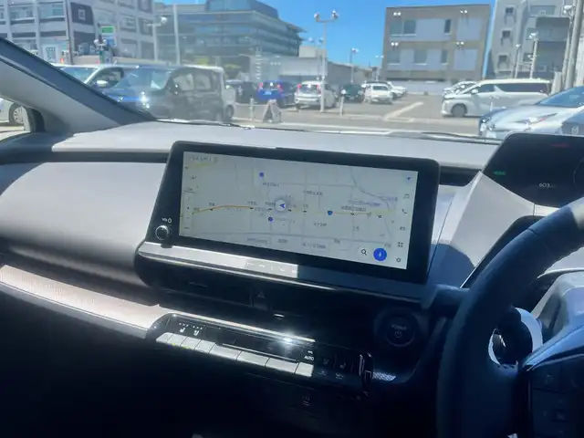 トヨタ プリウス Z 島根県 2024(令6)年 0.1万km プラチナホワイトパールマイカ 純正１２型ワイドナビ　/フルセグＴＶ　/Ｂｌｕｅｔｏｏｔｈ接続　/全方位カメラ　/サンルーフ/レザーシート/ビルトインＥＴＣ2.0/電子パーキングブレーキ　/前後コーナーセンサー　/レーダークルーズコントロール　/衝突軽減ブレーキ　/レーンアシスト/横滑り防止装置/アイドリングストップ/D席パワーシート　/前席シートヒーター/ステアリングヒーター/スマートキー/プッシュスタート/純正LEDヘッドライト/純正フロアマット/社外レーシングホイール【ADVAN Racing】