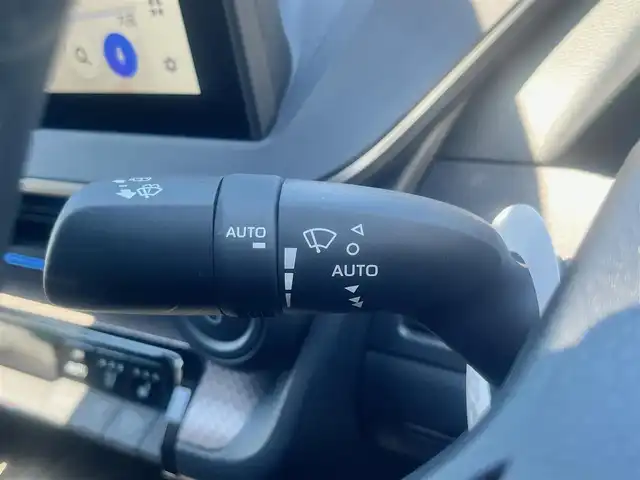 トヨタ プリウス Z 島根県 2024(令6)年 0.1万km プラチナホワイトパールマイカ 純正１２型ワイドナビ　/フルセグＴＶ　/Ｂｌｕｅｔｏｏｔｈ接続　/全方位カメラ　/サンルーフ/レザーシート/ビルトインＥＴＣ2.0/電子パーキングブレーキ　/前後コーナーセンサー　/レーダークルーズコントロール　/衝突軽減ブレーキ　/レーンアシスト/横滑り防止装置/アイドリングストップ/D席パワーシート　/前席シートヒーター/ステアリングヒーター/スマートキー/プッシュスタート/純正LEDヘッドライト/純正フロアマット/社外レーシングホイール【ADVAN Racing】