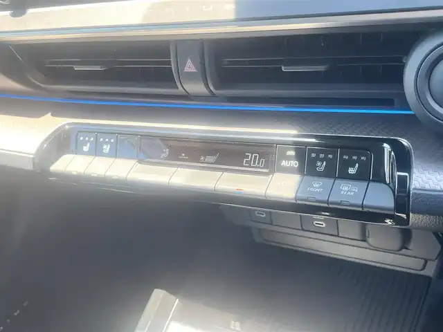 トヨタ プリウス Z 島根県 2024(令6)年 0.1万km プラチナホワイトパールマイカ 純正１２型ワイドナビ　/フルセグＴＶ　/Ｂｌｕｅｔｏｏｔｈ接続　/全方位カメラ　/サンルーフ/レザーシート/ビルトインＥＴＣ2.0/電子パーキングブレーキ　/前後コーナーセンサー　/レーダークルーズコントロール　/衝突軽減ブレーキ　/レーンアシスト/横滑り防止装置/アイドリングストップ/D席パワーシート　/前席シートヒーター/ステアリングヒーター/スマートキー/プッシュスタート/純正LEDヘッドライト/純正フロアマット/社外レーシングホイール【ADVAN Racing】