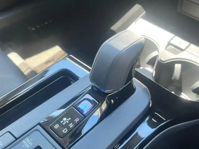 トヨタ プリウス Z 島根県 2024(令6)年 0.1万km プラチナホワイトパールマイカ 純正１２型ワイドナビ　/フルセグＴＶ　/Ｂｌｕｅｔｏｏｔｈ接続　/全方位カメラ　/サンルーフ/レザーシート/ビルトインＥＴＣ2.0/電子パーキングブレーキ　/前後コーナーセンサー　/レーダークルーズコントロール　/衝突軽減ブレーキ　/レーンアシスト/横滑り防止装置/アイドリングストップ/D席パワーシート　/前席シートヒーター/ステアリングヒーター/スマートキー/プッシュスタート/純正LEDヘッドライト/純正フロアマット/社外レーシングホイール【ADVAN Racing】