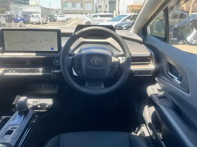 トヨタ プリウス Z 島根県 2024(令6)年 0.1万km プラチナホワイトパールマイカ 純正１２型ワイドナビ　/フルセグＴＶ　/Ｂｌｕｅｔｏｏｔｈ接続　/全方位カメラ　/サンルーフ/レザーシート/ビルトインＥＴＣ2.0/電子パーキングブレーキ　/前後コーナーセンサー　/レーダークルーズコントロール　/衝突軽減ブレーキ　/レーンアシスト/横滑り防止装置/アイドリングストップ/D席パワーシート　/前席シートヒーター/ステアリングヒーター/スマートキー/プッシュスタート/純正LEDヘッドライト/純正フロアマット/社外レーシングホイール【ADVAN Racing】