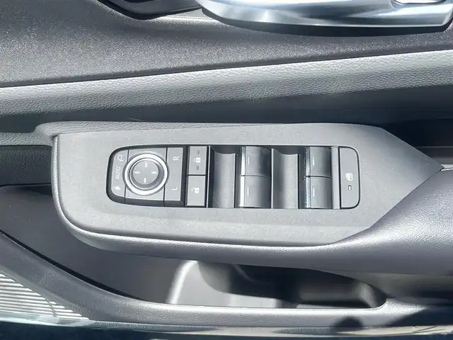 トヨタ プリウス Z 島根県 2024(令6)年 0.1万km プラチナホワイトパールマイカ 純正１２型ワイドナビ　/フルセグＴＶ　/Ｂｌｕｅｔｏｏｔｈ接続　/全方位カメラ　/サンルーフ/レザーシート/ビルトインＥＴＣ2.0/電子パーキングブレーキ　/前後コーナーセンサー　/レーダークルーズコントロール　/衝突軽減ブレーキ　/レーンアシスト/横滑り防止装置/アイドリングストップ/D席パワーシート　/前席シートヒーター/ステアリングヒーター/スマートキー/プッシュスタート/純正LEDヘッドライト/純正フロアマット/社外レーシングホイール【ADVAN Racing】