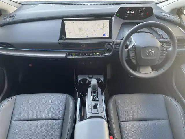 トヨタ プリウス Z 滋賀県 2024(令6)年 0.3万km アティチュードブラックマイカ ガソリン（ハイブリッド）/2WD(FF)/CVT/純正メモリナビ/（FM/AM/TVフルセグ/Bluetooth/USB）/モデリスタエアロ/パノラマルーフ/パノラミックビューモニター/プリクラッシュブレーキアシスト	/ブラインドスポットモニター/レーダークルーズコントロール/レーンキープアシスト/ETC2.0/ステアリングヒーター/シートヒーター/エアシート/電子パーキング/ブレーキホールド/ステアリングスイッチ/AC100V/電動リアゲート/オートハイビーム/パワーシート/ヘッドライトレベリング/オートライト/オートエアコン/電動格納ミラー/EVモード/横滑り防止/ワイヤレス充電/コーナーセンサー/プッシュスタート/スマートキー/スペアキー/純正マット/タイプC/SOSボタン/革巻きステアリング/LEDヘッドライト/ドアバイザー