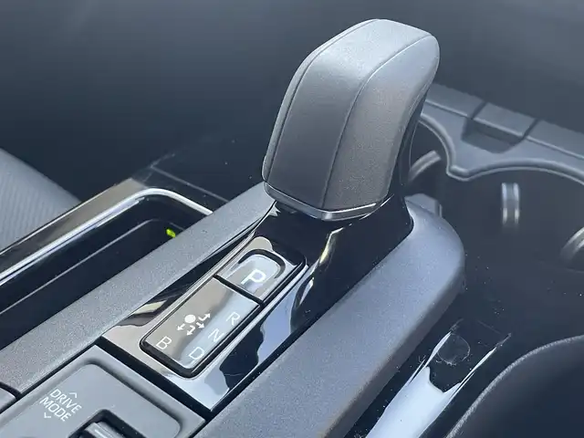 トヨタ プリウス Z 滋賀県 2024(令6)年 0.3万km アティチュードブラックマイカ ガソリン（ハイブリッド）/2WD(FF)/CVT/純正メモリナビ/（FM/AM/TVフルセグ/Bluetooth/USB）/モデリスタエアロ/パノラマルーフ/パノラミックビューモニター/プリクラッシュブレーキアシスト	/ブラインドスポットモニター/レーダークルーズコントロール/レーンキープアシスト/ETC2.0/ステアリングヒーター/シートヒーター/エアシート/電子パーキング/ブレーキホールド/ステアリングスイッチ/AC100V/電動リアゲート/オートハイビーム/パワーシート/ヘッドライトレベリング/オートライト/オートエアコン/電動格納ミラー/EVモード/横滑り防止/ワイヤレス充電/コーナーセンサー/プッシュスタート/スマートキー/スペアキー/純正マット/タイプC/SOSボタン/革巻きステアリング/LEDヘッドライト/ドアバイザー
