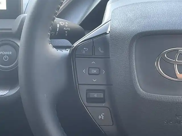 トヨタ プリウス Z 滋賀県 2024(令6)年 0.3万km アティチュードブラックマイカ ガソリン（ハイブリッド）/2WD(FF)/CVT/純正メモリナビ/（FM/AM/TVフルセグ/Bluetooth/USB）/モデリスタエアロ/パノラマルーフ/パノラミックビューモニター/プリクラッシュブレーキアシスト	/ブラインドスポットモニター/レーダークルーズコントロール/レーンキープアシスト/ETC2.0/ステアリングヒーター/シートヒーター/エアシート/電子パーキング/ブレーキホールド/ステアリングスイッチ/AC100V/電動リアゲート/オートハイビーム/パワーシート/ヘッドライトレベリング/オートライト/オートエアコン/電動格納ミラー/EVモード/横滑り防止/ワイヤレス充電/コーナーセンサー/プッシュスタート/スマートキー/スペアキー/純正マット/タイプC/SOSボタン/革巻きステアリング/LEDヘッドライト/ドアバイザー