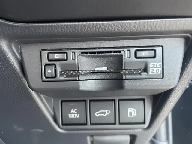 トヨタ プリウス Z 滋賀県 2024(令6)年 0.3万km アティチュードブラックマイカ ガソリン（ハイブリッド）/2WD(FF)/CVT/純正メモリナビ/（FM/AM/TVフルセグ/Bluetooth/USB）/モデリスタエアロ/パノラマルーフ/パノラミックビューモニター/プリクラッシュブレーキアシスト	/ブラインドスポットモニター/レーダークルーズコントロール/レーンキープアシスト/ETC2.0/ステアリングヒーター/シートヒーター/エアシート/電子パーキング/ブレーキホールド/ステアリングスイッチ/AC100V/電動リアゲート/オートハイビーム/パワーシート/ヘッドライトレベリング/オートライト/オートエアコン/電動格納ミラー/EVモード/横滑り防止/ワイヤレス充電/コーナーセンサー/プッシュスタート/スマートキー/スペアキー/純正マット/タイプC/SOSボタン/革巻きステアリング/LEDヘッドライト/ドアバイザー