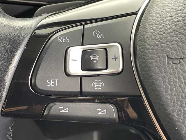 フォルクスワーゲン ＶＷ Ｔ－ロック TDI スタイル デザインPKG 愛知県 2021(令3)年 5.2万km 白 禁煙車/ワンオーナー/ディーゼル/ターボ/純正ナビ/（Bluetooth/USB）/バックカメラ/BSM/レーダークルーズ/コーナーセンサー/ビルトインETC/前方ドライブレコーダー/ルーフレール/オートライト/LEDヘッドライト/パドルシフト/横滑り防止装置/フォグランプ/スマートキー/プッシュスタート/アイドリングストップ/ステアリングスイッチ/革巻きステアリング/ウィンカーミラー/純正17インチアルミホイール/純正フロアマット/パワーバックドア