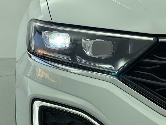 フォルクスワーゲン ＶＷ Ｔ－ロック TDI スタイル デザインPKG 愛知県 2021(令3)年 5.2万km 白 禁煙車/ワンオーナー/ディーゼル/ターボ/純正ナビ/（Bluetooth/USB）/バックカメラ/BSM/レーダークルーズ/コーナーセンサー/ビルトインETC/前方ドライブレコーダー/ルーフレール/オートライト/LEDヘッドライト/パドルシフト/横滑り防止装置/フォグランプ/スマートキー/プッシュスタート/アイドリングストップ/ステアリングスイッチ/革巻きステアリング/ウィンカーミラー/純正17インチアルミホイール/純正フロアマット/パワーバックドア