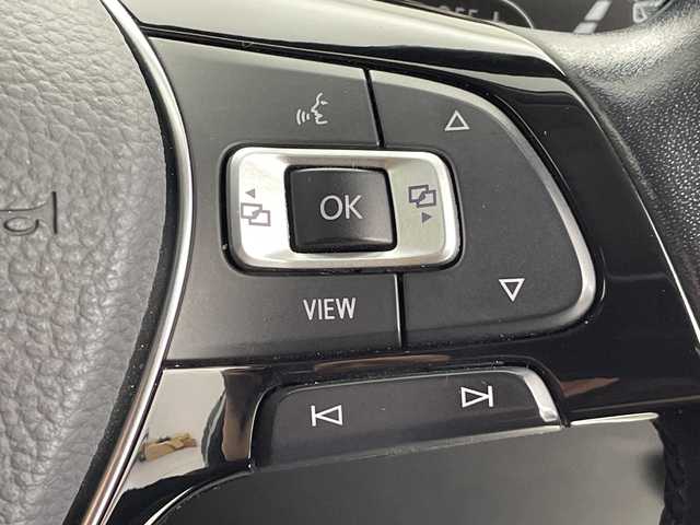 フォルクスワーゲン ＶＷ Ｔ－ロック TDI スタイル デザインPKG 愛知県 2021(令3)年 5.2万km 白 禁煙車/ワンオーナー/ディーゼル/ターボ/純正ナビ/（Bluetooth/USB）/バックカメラ/BSM/レーダークルーズ/コーナーセンサー/ビルトインETC/前方ドライブレコーダー/ルーフレール/オートライト/LEDヘッドライト/パドルシフト/横滑り防止装置/フォグランプ/スマートキー/プッシュスタート/アイドリングストップ/ステアリングスイッチ/革巻きステアリング/ウィンカーミラー/純正17インチアルミホイール/純正フロアマット/パワーバックドア