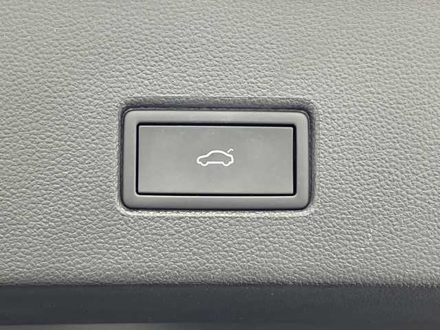 フォルクスワーゲン ＶＷ Ｔ－ロック TDI スタイル デザインPKG 愛知県 2021(令3)年 5.2万km 白 禁煙車/ワンオーナー/ディーゼル/ターボ/純正ナビ/（Bluetooth/USB）/バックカメラ/BSM/レーダークルーズ/コーナーセンサー/ビルトインETC/前方ドライブレコーダー/ルーフレール/オートライト/LEDヘッドライト/パドルシフト/横滑り防止装置/フォグランプ/スマートキー/プッシュスタート/アイドリングストップ/ステアリングスイッチ/革巻きステアリング/ウィンカーミラー/純正17インチアルミホイール/純正フロアマット/パワーバックドア