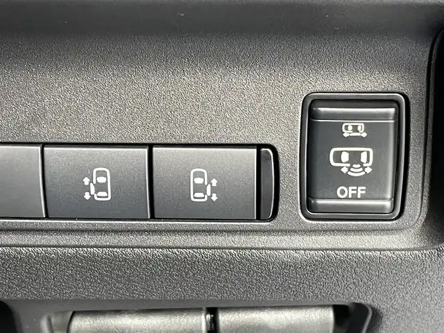 日産 セレナ e－パワー ハイウェイスター V 東京都 2025(令7)年 0.1千km 白Ⅱ ヘッドランプ/オートレベライザー/アダプティブLEDヘッドライトシステム/インテリジェント アラウンドビューモニター（移動物 検知機能付）/インテリジェント ルームミラー/アドバンスドドライブアシストディスプレイ（12.3インチカラーディスプレイ）/統合型インターフェースディスプレイ/ワイヤレス充電器/6スピーカー/NissanConnectナビゲーションシステム（地デジ内蔵）/車載通信ユニット（TCU［Telematics Control Unit］）ETC2.0ユニット（ビルトインタイプ）/ドライブレコーダー（前後セット）/プロパイロット（ナビリンク機能付）/プロパイロット緊急停止支援システム（SOSコール機能付）/後席専用モニターHDMI NissanConnectナビ付車用