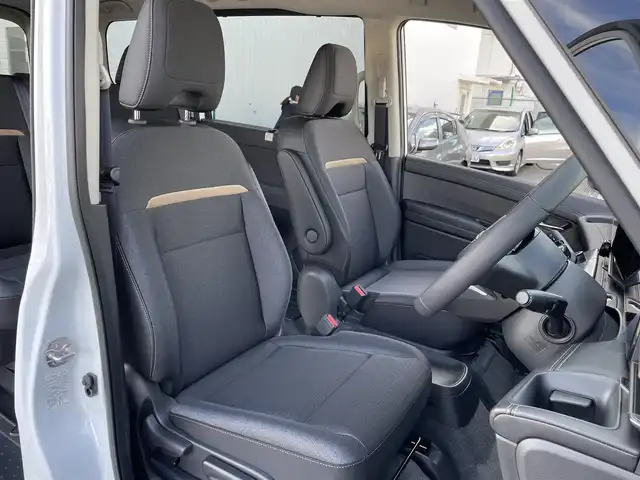 日産 セレナ e－パワー ハイウェイスター V 東京都 2025(令7)年 0.1千km 白Ⅱ ヘッドランプ/オートレベライザー/アダプティブLEDヘッドライトシステム/インテリジェント アラウンドビューモニター（移動物 検知機能付）/インテリジェント ルームミラー/アドバンスドドライブアシストディスプレイ（12.3インチカラーディスプレイ）/統合型インターフェースディスプレイ/ワイヤレス充電器/6スピーカー/NissanConnectナビゲーションシステム（地デジ内蔵）/車載通信ユニット（TCU［Telematics Control Unit］）ETC2.0ユニット（ビルトインタイプ）/ドライブレコーダー（前後セット）/プロパイロット（ナビリンク機能付）/プロパイロット緊急停止支援システム（SOSコール機能付）/後席専用モニターHDMI NissanConnectナビ付車用