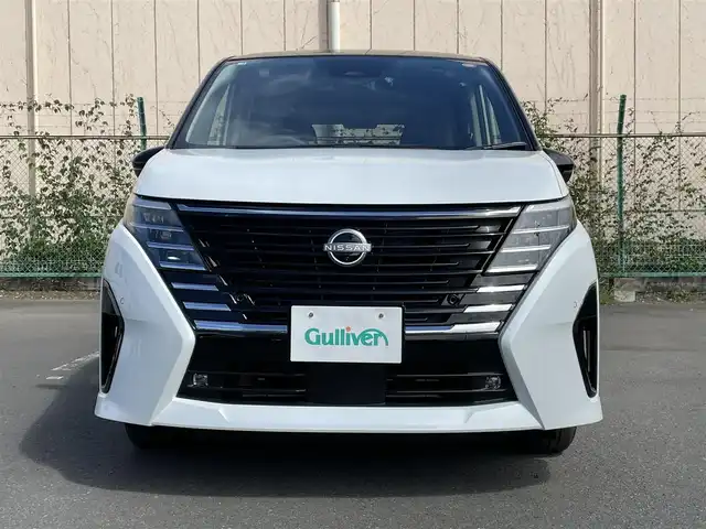 日産 セレナ e－パワー ハイウェイスター V 東京都 2025(令7)年 0.1千km 白Ⅱ ヘッドランプ/オートレベライザー/アダプティブLEDヘッドライトシステム/インテリジェント アラウンドビューモニター（移動物 検知機能付）/インテリジェント ルームミラー/アドバンスドドライブアシストディスプレイ（12.3インチカラーディスプレイ）/統合型インターフェースディスプレイ/ワイヤレス充電器/6スピーカー/NissanConnectナビゲーションシステム（地デジ内蔵）/車載通信ユニット（TCU［Telematics Control Unit］）ETC2.0ユニット（ビルトインタイプ）/ドライブレコーダー（前後セット）/プロパイロット（ナビリンク機能付）/プロパイロット緊急停止支援システム（SOSコール機能付）/後席専用モニターHDMI NissanConnectナビ付車用