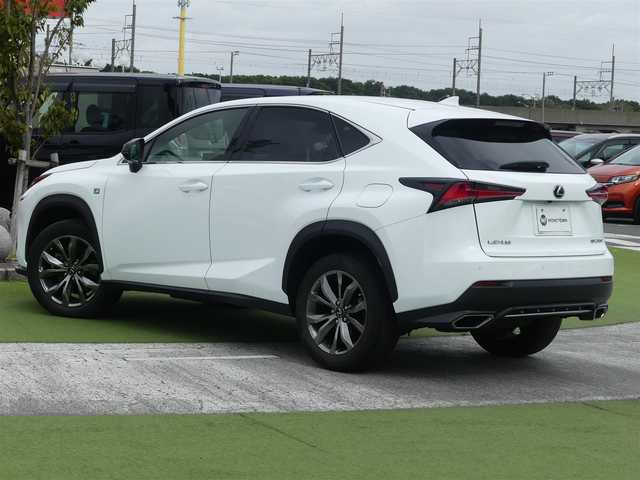 レクサス ＮＸ 300 Fスポーツ 千葉県 2018(平30)年 4万km ホワイトノーヴァガラスフレーク 235/55R18/Lexus Safety System+/・プリクラッシュセーフティ/・レーンディパーチャーアラート/・オートハイビーム/・レーダークルーズコントロール/・ブラインドスポットモニター/パワーバックドア/レザーシート/前席パワーシート/エアシート/シートヒーター/純正SDナビ/地デジTV/【DVD/CD再生機能　Bluetooth接続】/パノラミックビューモニター/ドライブレコーダー（前後撮影）/革巻きステアリング/ステアリングスイッチ/ステアリングヒーター/ETC（2.0）/LEDヘッドライト/ウインカーミラー/クリアランスソナー/純正18インチアルミホイル/サイド/カーテンエアバッグ/スマートキー