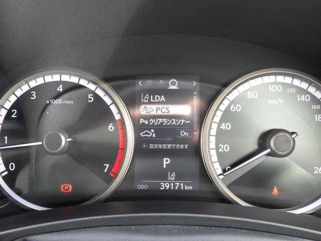 レクサス ＮＸ 300 Fスポーツ 千葉県 2018(平30)年 4万km ホワイトノーヴァガラスフレーク 235/55R18/Lexus Safety System+/・プリクラッシュセーフティ/・レーンディパーチャーアラート/・オートハイビーム/・レーダークルーズコントロール/・ブラインドスポットモニター/パワーバックドア/レザーシート/前席パワーシート/エアシート/シートヒーター/純正SDナビ/地デジTV/【DVD/CD再生機能　Bluetooth接続】/パノラミックビューモニター/ドライブレコーダー（前後撮影）/革巻きステアリング/ステアリングスイッチ/ステアリングヒーター/ETC（2.0）/LEDヘッドライト/ウインカーミラー/クリアランスソナー/純正18インチアルミホイル/サイド/カーテンエアバッグ/スマートキー