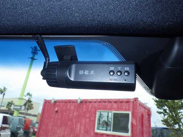 レクサス ＮＸ 300 Fスポーツ 千葉県 2018(平30)年 4万km ホワイトノーヴァガラスフレーク 235/55R18/Lexus Safety System+/・プリクラッシュセーフティ/・レーンディパーチャーアラート/・オートハイビーム/・レーダークルーズコントロール/・ブラインドスポットモニター/パワーバックドア/レザーシート/前席パワーシート/エアシート/シートヒーター/純正SDナビ/地デジTV/【DVD/CD再生機能　Bluetooth接続】/パノラミックビューモニター/ドライブレコーダー（前後撮影）/革巻きステアリング/ステアリングスイッチ/ステアリングヒーター/ETC（2.0）/LEDヘッドライト/ウインカーミラー/クリアランスソナー/純正18インチアルミホイル/サイド/カーテンエアバッグ/スマートキー