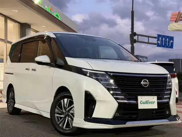 日産 セレナ e－パワー ハイウェイスター V 香川県 2024(令6)年 2.9万km プリズムホワイト ワンオーナー/メーカーナビ/フルセグ/アラウンドビューモニター/純正フリップダウンモニター/プロパイロット/純正フロントスポイラー/両側パワースライドドア/ハンズフリーパワースライドドア/純正16インチアルミホイール/ステアリングヒーター/シートバックテーブル/ロールサンシェード/コーナーセンサー/LEDヘッドライト/置くだけ充電/100V充電/ETC2.0/BSM