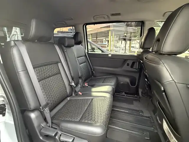 日産 セレナ e－パワー ハイウェイスター V 香川県 2024(令6)年 2.9万km プリズムホワイト ワンオーナー/メーカーナビ/フルセグ/アラウンドビューモニター/純正フリップダウンモニター/プロパイロット/純正フロントスポイラー/両側パワースライドドア/ハンズフリーパワースライドドア/純正16インチアルミホイール/ステアリングヒーター/シートバックテーブル/ロールサンシェード/コーナーセンサー/LEDヘッドライト/置くだけ充電/100V充電/ETC2.0/BSM