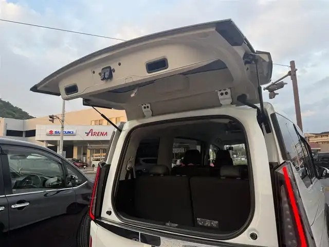 日産 セレナ e－パワー ハイウェイスター V 香川県 2024(令6)年 2.9万km プリズムホワイト ワンオーナー/メーカーナビ/フルセグ/アラウンドビューモニター/純正フリップダウンモニター/プロパイロット/純正フロントスポイラー/両側パワースライドドア/ハンズフリーパワースライドドア/純正16インチアルミホイール/ステアリングヒーター/シートバックテーブル/ロールサンシェード/コーナーセンサー/LEDヘッドライト/置くだけ充電/100V充電/ETC2.0/BSM