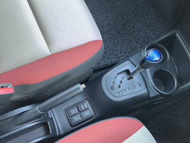 トヨタ アクア S 岐阜県 2015(平27)年 5.2万km ディープアメジストマイカメタリック 純正ナビ/ワンセグTV/AM/FM/SD/BT/バックカメラ/ビルトインETC/ドライブレコーダー/シートヒーター(前席)/横滑り防止装置/スマートキー/プッシュスタート/純正フロアマット/ドアバイザー/ECO/EVモード