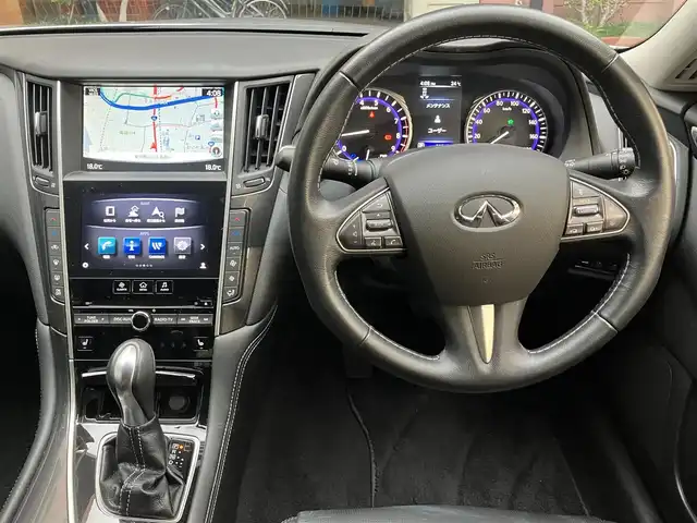 日産 スカイライン ハイブリッド 350GT Type P 東京都 2015(平27)年 3.1万km ブリリアントシルバー ワンオーナー/黒レザーシート/前席パワーシート/前席シートヒーター/純正SDナビ/CD/DVD/BT/USB/AUX/アラウンドビューモニター/インテリジェントクルーズコントロール/エマージェンシーブレーキ/車線逸脱警報(LDW)/車線逸脱防止支援システム(LDP)/後側方車両検知警報(BSW)/後側方衝突防止支援システム(BSI)/インテリジェントペダル/クリアランスソナー/純正17インチアルミホイール/アイドリングストップ/ビルトインETC/LEDライト＆フォグ/スマートキー