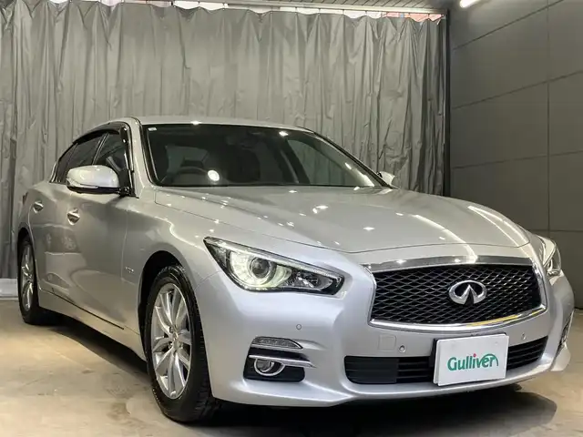 日産 スカイライン ハイブリッド 350GT Type P 東京都 2015(平27)年 3.1万km ブリリアントシルバー ワンオーナー/黒レザーシート/前席パワーシート/前席シートヒーター/純正SDナビ/CD/DVD/BT/USB/AUX/アラウンドビューモニター/インテリジェントクルーズコントロール/エマージェンシーブレーキ/車線逸脱警報(LDW)/車線逸脱防止支援システム(LDP)/後側方車両検知警報(BSW)/後側方衝突防止支援システム(BSI)/インテリジェントペダル/クリアランスソナー/純正17インチアルミホイール/アイドリングストップ/ビルトインETC/LEDライト＆フォグ/スマートキー