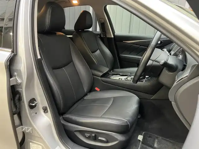 日産 スカイライン ハイブリッド 350GT Type P 東京都 2015(平27)年 3.1万km ブリリアントシルバー ワンオーナー/黒レザーシート/前席パワーシート/前席シートヒーター/純正SDナビ/CD/DVD/BT/USB/AUX/アラウンドビューモニター/インテリジェントクルーズコントロール/エマージェンシーブレーキ/車線逸脱警報(LDW)/車線逸脱防止支援システム(LDP)/後側方車両検知警報(BSW)/後側方衝突防止支援システム(BSI)/インテリジェントペダル/クリアランスソナー/純正17インチアルミホイール/アイドリングストップ/ビルトインETC/LEDライト＆フォグ/スマートキー