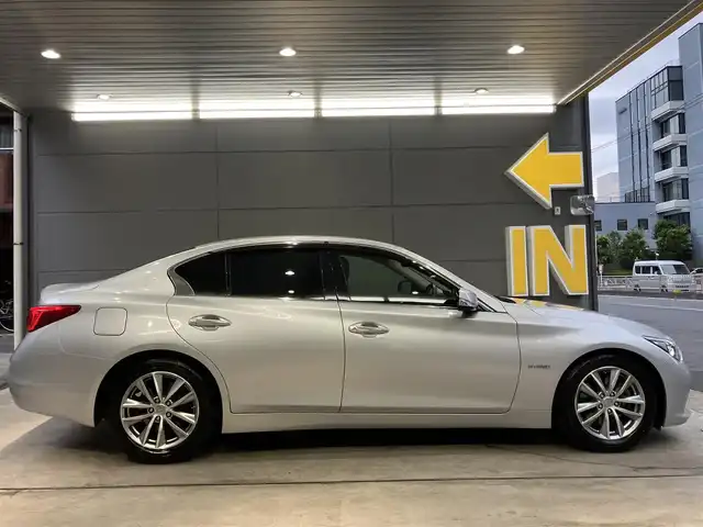 日産 スカイライン ハイブリッド 350GT Type P 東京都 2015(平27)年 3.1万km ブリリアントシルバー ワンオーナー/黒レザーシート/前席パワーシート/前席シートヒーター/純正SDナビ/CD/DVD/BT/USB/AUX/アラウンドビューモニター/インテリジェントクルーズコントロール/エマージェンシーブレーキ/車線逸脱警報(LDW)/車線逸脱防止支援システム(LDP)/後側方車両検知警報(BSW)/後側方衝突防止支援システム(BSI)/インテリジェントペダル/クリアランスソナー/純正17インチアルミホイール/アイドリングストップ/ビルトインETC/LEDライト＆フォグ/スマートキー