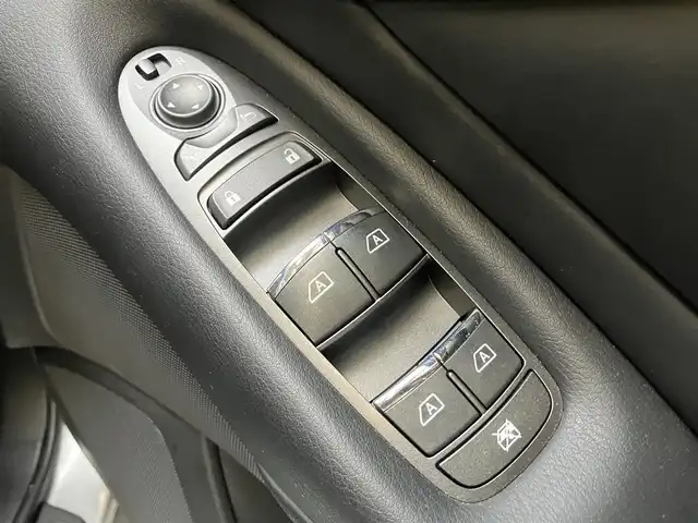 日産 スカイライン ハイブリッド 350GT Type P 東京都 2015(平27)年 3.1万km ブリリアントシルバー ワンオーナー/黒レザーシート/前席パワーシート/前席シートヒーター/純正SDナビ/CD/DVD/BT/USB/AUX/アラウンドビューモニター/インテリジェントクルーズコントロール/エマージェンシーブレーキ/車線逸脱警報(LDW)/車線逸脱防止支援システム(LDP)/後側方車両検知警報(BSW)/後側方衝突防止支援システム(BSI)/インテリジェントペダル/クリアランスソナー/純正17インチアルミホイール/アイドリングストップ/ビルトインETC/LEDライト＆フォグ/スマートキー