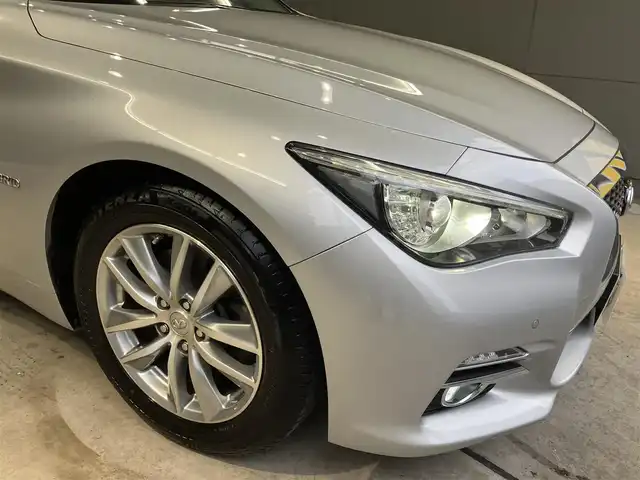 日産 スカイライン ハイブリッド 350GT Type P 東京都 2015(平27)年 3.1万km ブリリアントシルバー ワンオーナー/黒レザーシート/前席パワーシート/前席シートヒーター/純正SDナビ/CD/DVD/BT/USB/AUX/アラウンドビューモニター/インテリジェントクルーズコントロール/エマージェンシーブレーキ/車線逸脱警報(LDW)/車線逸脱防止支援システム(LDP)/後側方車両検知警報(BSW)/後側方衝突防止支援システム(BSI)/インテリジェントペダル/クリアランスソナー/純正17インチアルミホイール/アイドリングストップ/ビルトインETC/LEDライト＆フォグ/スマートキー
