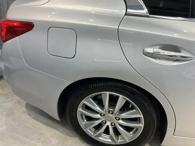 日産 スカイライン ハイブリッド 350GT Type P 東京都 2015(平27)年 3.1万km ブリリアントシルバー ワンオーナー/黒レザーシート/前席パワーシート/前席シートヒーター/純正SDナビ/CD/DVD/BT/USB/AUX/アラウンドビューモニター/インテリジェントクルーズコントロール/エマージェンシーブレーキ/車線逸脱警報(LDW)/車線逸脱防止支援システム(LDP)/後側方車両検知警報(BSW)/後側方衝突防止支援システム(BSI)/インテリジェントペダル/クリアランスソナー/純正17インチアルミホイール/アイドリングストップ/ビルトインETC/LEDライト＆フォグ/スマートキー