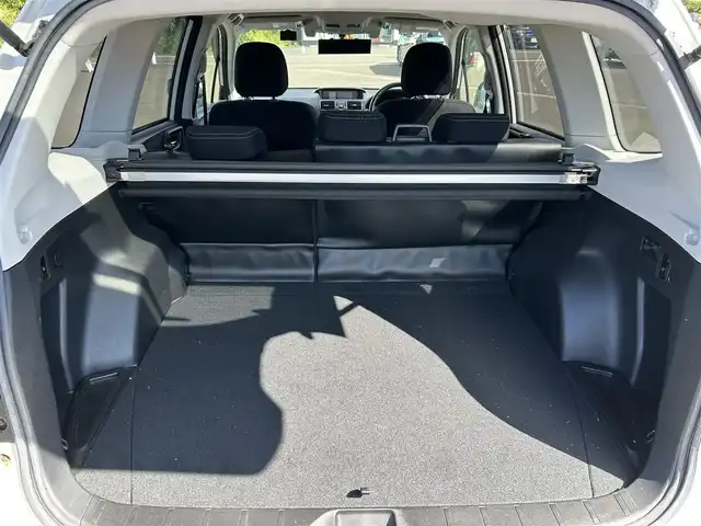 スバル フォレスター 2．0i－L アイサイト 鹿児島県 2013(平25)年 7.5万km サテンホワイトパール 社外ナビ/　　CD/DVD/BT/フルセグ/バックカメラ/クルーズコントロール/LEDヘッドライト/純正17インチアルミホイール/ステアリングスイッチ/アイドリングストップ/スマートキー/社外ビルトインETC/オートエアコン