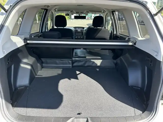 スバル フォレスター 2．0i－L アイサイト 鹿児島県 2013(平25)年 7.5万km サテンホワイトパール 社外ナビ/　　CD/DVD/BT/フルセグ/バックカメラ/クルーズコントロール/LEDヘッドライト/純正17インチアルミホイール/ステアリングスイッチ/アイドリングストップ/スマートキー/社外ビルトインETC/オートエアコン