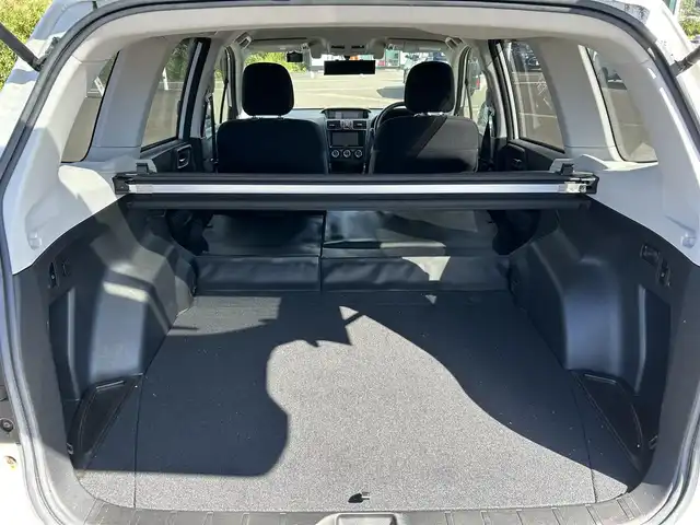 スバル フォレスター 2．0i－L アイサイト 鹿児島県 2013(平25)年 7.5万km サテンホワイトパール 社外ナビ/　　CD/DVD/BT/フルセグ/バックカメラ/クルーズコントロール/LEDヘッドライト/純正17インチアルミホイール/ステアリングスイッチ/アイドリングストップ/スマートキー/社外ビルトインETC/オートエアコン