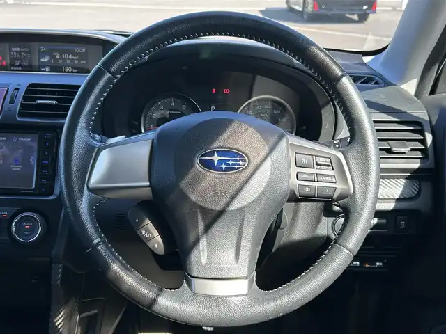 スバル フォレスター 2．0i－L アイサイト 鹿児島県 2013(平25)年 7.5万km サテンホワイトパール 社外ナビ/　　CD/DVD/BT/フルセグ/バックカメラ/クルーズコントロール/LEDヘッドライト/純正17インチアルミホイール/ステアリングスイッチ/アイドリングストップ/スマートキー/社外ビルトインETC/オートエアコン